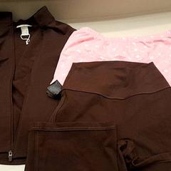 Vestiti Roze en Bruin, come riportato da Van der Valk Hotel Schiphol utilizzando iLost