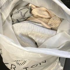 Oblečení, jak nahlášeno Sheraton Brussels Airport Hotel pomocí iLost