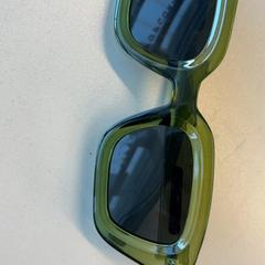 Slnečné okuliare, ako bolo nahlásené Pathé Schouwburgplein pomocou iLost