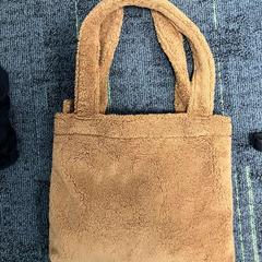 Táska Bruin Teddy, amint azt Connexxion Noord Holland Noord Alkmaar az iLost segítségével jelentette.