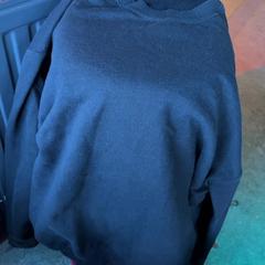 Black crew neck sweater, l Black, size L, Gildan, segons ha informat KABUL à GoGo / Teatro mitjançant iLost