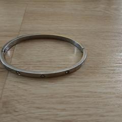 Armbandje met hartjes en rondjes, ako bolo nahlásené iLost