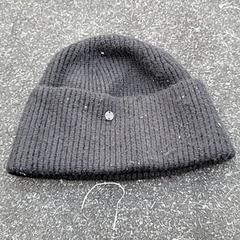 Beanie Zwarte muts esprit, as reported by Schaatsbaan Rotterdam using iLost
