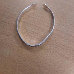 Armband, rapporterat av Inntel Hotels Amsterdam Centre med iLost