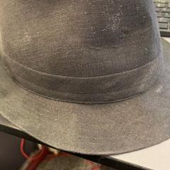 Kapelusz zwart, zgłoszono przez Eindhoven Airport przy użyciu iLost