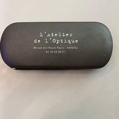 Boite lunette à, como reportado por IKEA Nantes utilizando o iLost