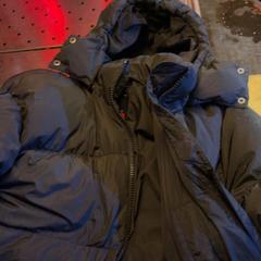 İLost kullanarak Café Leentje tarafından bildirildiği gibi Dış giyim