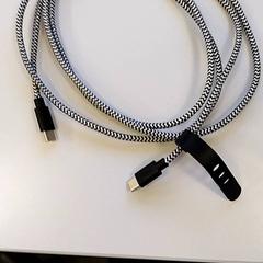 Cable de càrrega Zwart/ Wit, segons ha informat Vrije Universiteit Amsterdam mitjançant iLost