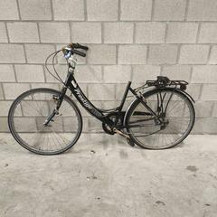 Fiets zwarte damesfiets Prestige, zoals gemeld door Gemeente Stekene met iLost