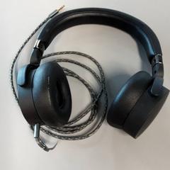 ヘッドホン がiLostで Vrije Universiteit Brussel (VUB) によって報告されました