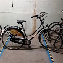 Bicicleta de senhora Batavus Blauw, como reportado por Fietsdepot Hasselt utilizando o iLost