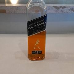 アルコールボトル Black label がiLostで Van der Valk Hotel Schiphol によって報告されました