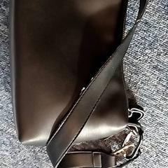 Handtas Zwart, ha sido reportado por EBS OV Poeldijk con iLost