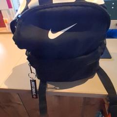 Tas Zwart Nike, zoals gemeld door Familiepark Drievliet met iLost