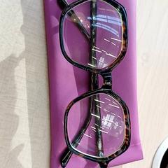 Etui à lunettes avec lunettes Brun, a été signalé par IKEA Lille utilisant iLost