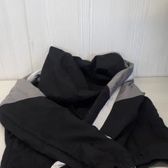 Kinderjasje zwart met grijs, amint azt Transdev Gooi en Vechtstreek az iLost segítségével jelentette.