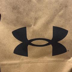 Purchase under armour Pet, som rapportert av Designer Outlet Roermond ved bruk av iLost
