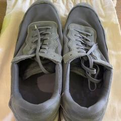 Zapato Grey-ish, segundo informou MEININGER Hotel Berlin East Side Gallary usando iLost