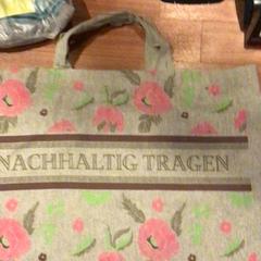 Sac Met bloemen, a été signalé par Van der Valk Hotel Emmeloord utilisant iLost