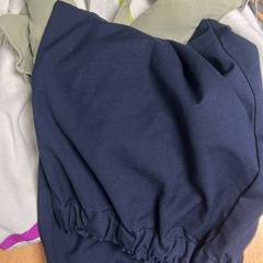 Pull, Pantalon de sport & Soutien-gorge, a été signalé par Sheraton Brussels Airport Hotel utilisant iLost