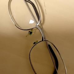 Okulary Silver, zgłoszono przez Mövenpick Hotel Amsterdam City Centre przy użyciu iLost