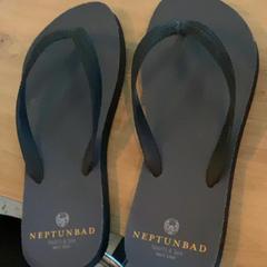 Kúpeľové papuče, ako bolo nahlásené MEININGER Hotel Köln West pomocou iLost