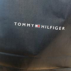 Purchase tommy hilfiger, gemeldet von Designer Outlet Roermond über iLost