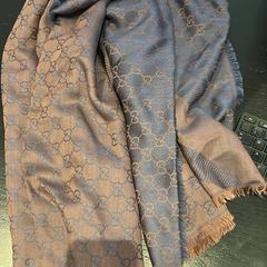 Scarf GUCCI, rapporterat av Van der Valk Hotel Amsterdam-Amstel med iLost