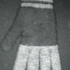 Luva, como reportado por TivoliVredenburg utilizando o iLost