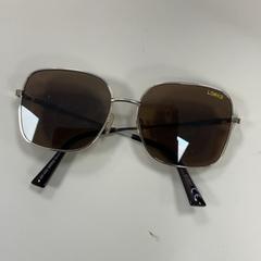 Des lunettes de soleil, a été signalé par Movie Park Germany utilisant iLost
