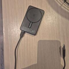 Adaptador, segundo informou Amsterdam ID Aparthotel usando iLost