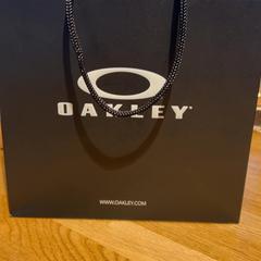 Sac Aankoop Oakley, a été signalé par Designer Outlet Roermond utilisant iLost