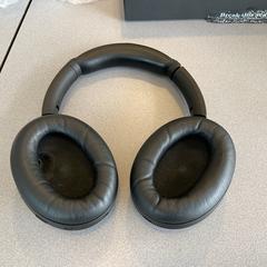 Headphones, as reported by Breng Arnhem using iLost