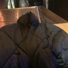 Jacke Zwart puffen achtig, gemeldet von Café Leentje über iLost