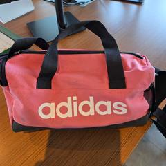 Taška na telocvik Adidas, ako bolo nahlásené Regio Limburg - Leuven pomocou iLost