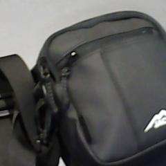 حقائب حمل وحقائب اليد، كما تم الإبلاغ عنه بواسطة SnowWorld Landgraaf عبر iLost