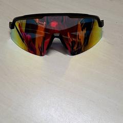 Ulleres de sol, segons ha informat Arriva Oost-Brabant mitjançant iLost