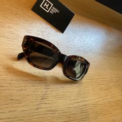 Occhiali da sole Tijgeroogbruin, come riportato da Stad Hasselt utilizzando iLost