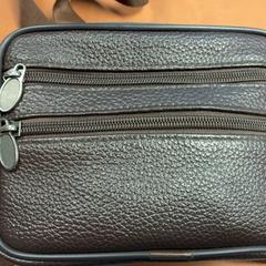 حقيبة كتف، كما تم الإبلاغ عنه بواسطة Connexxion Amstelland-Meerlanden Schiphol Zuid عبر iLost