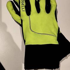 Gloves Zwart geel, as reported by Bibliotheek Neude (Utrecht) using iLost