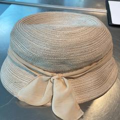 Hat Met strik, as reported by Burgers' Zoo using iLost