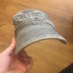 قبعة بيسبول Grijs، كما تم الإبلاغ عنه بواسطة GVB عبر iLost