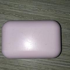 المنتجات الإلكترونية - Draadloze oortjes roze، كما تم الإبلاغ عنه بواسطة Centraal magazijn عبر iLost