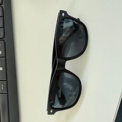 Occhiali da sole Zwart, come riportato da TU/e - Receptie Flux utilizzando iLost