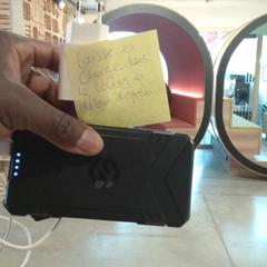 パワー・バンク portable battery がiLostで MEININGER Hotel Bordeaux Gare Saint-Jean によって報告されました