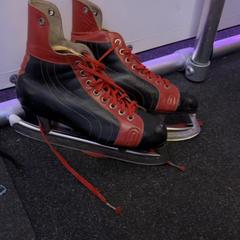 Ice skates, as reported by Schaatsbaan Rotterdam using iLost