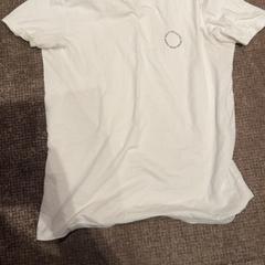 Maglietta Daily paper, come riportato da Van der Valk Hotel Apeldoorn - De Cantharel utilizzando iLost