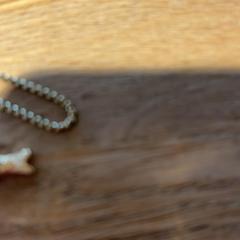 Collar mt bedel, ha sido reportado por Designer Outlet Roermond con iLost