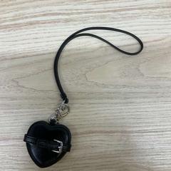 ミラー & キーホルダー 黒　ハート がiLostで IKEA前橋 によって報告されました