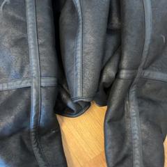 Chaqueta, ha sido reportado por GVB con iLost